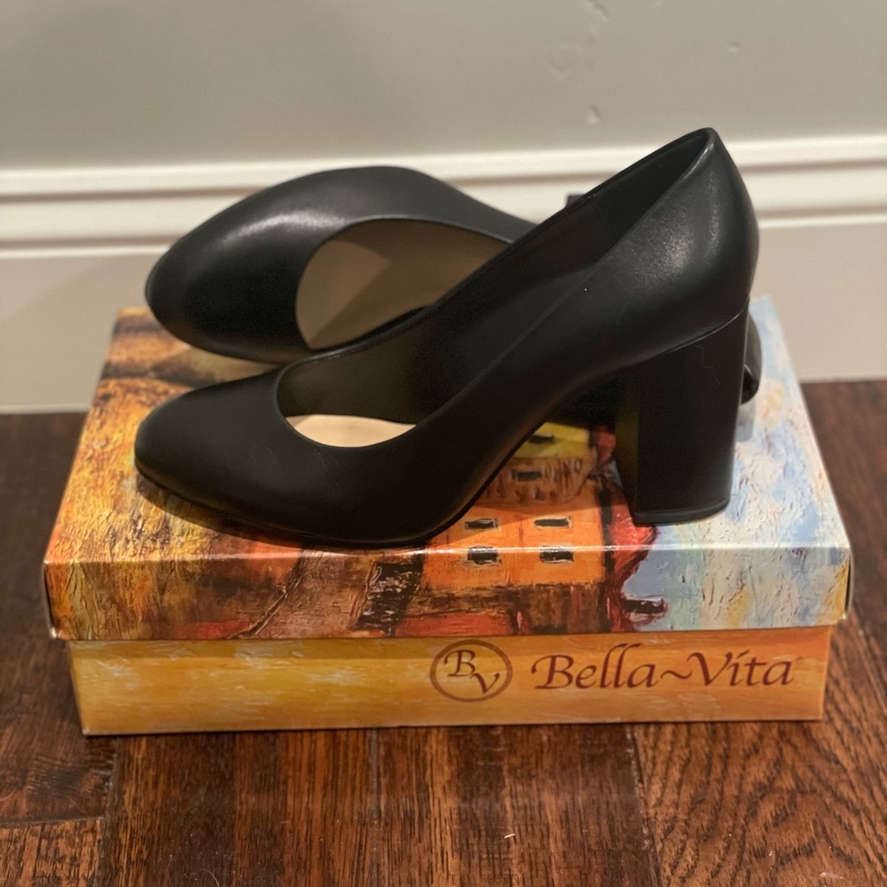 *NWT* Bella Vita Nara Heels